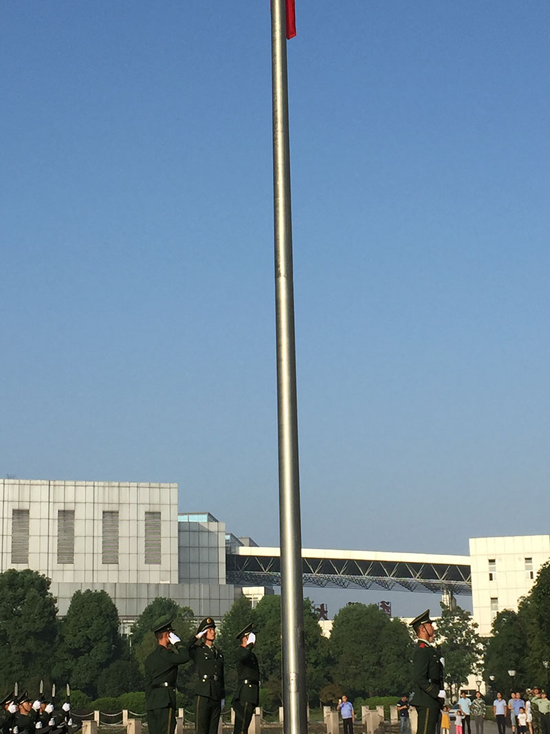 講話，國歌同步旗桿